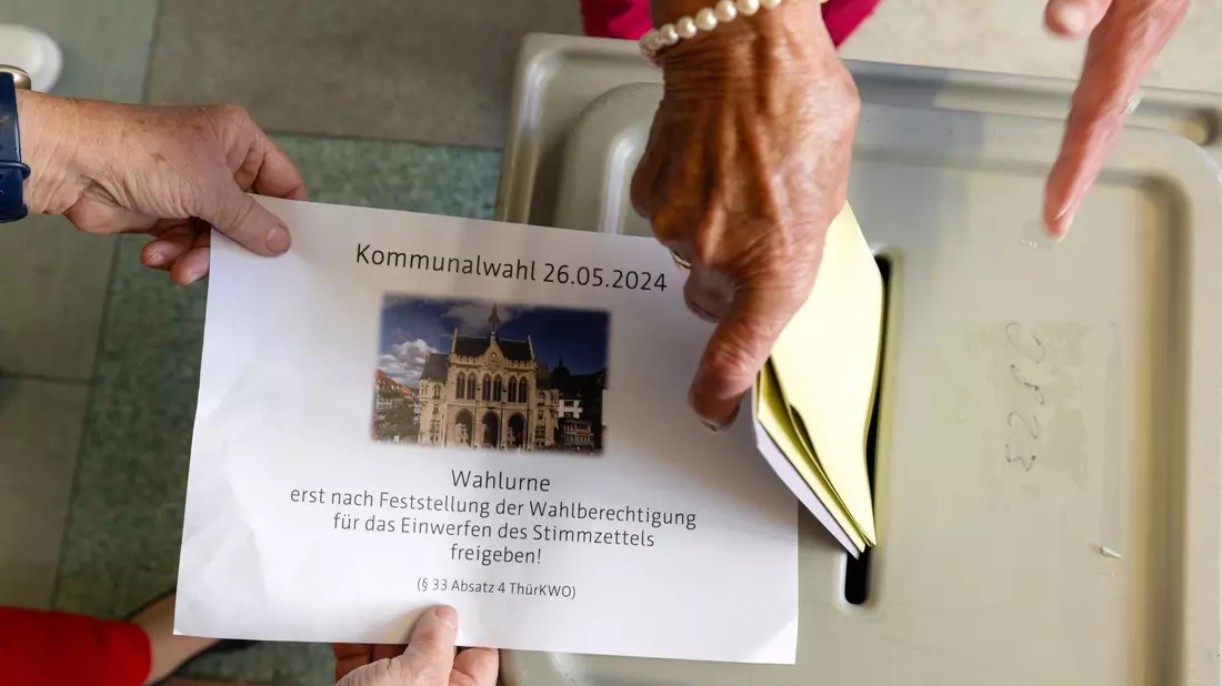 Gewählt werden in Thüringen unter anderem 17 Kreistage, Stadträte und Oberbürgermeister in den fünf kreisfreien Städten und Landräte in 13 Landkreisen. - Bild: Michael Reichel/dpa