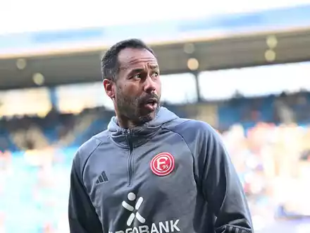 Fortunas Trainer Daniel Thioune warnt vor dem VfL Bochum. - Foto: David Inderlied/dpa