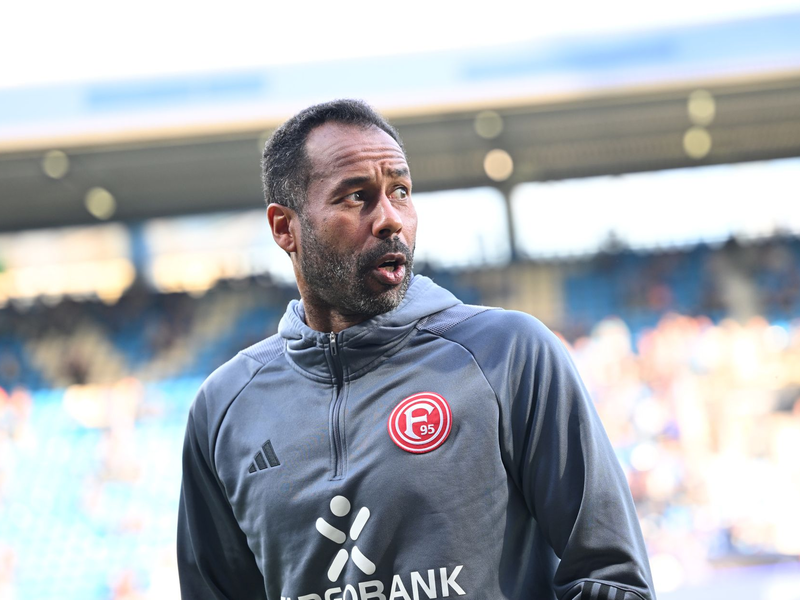 Fortunas Trainer Daniel Thioune warnt vor dem VfL Bochum. - Foto: David Inderlied/dpa