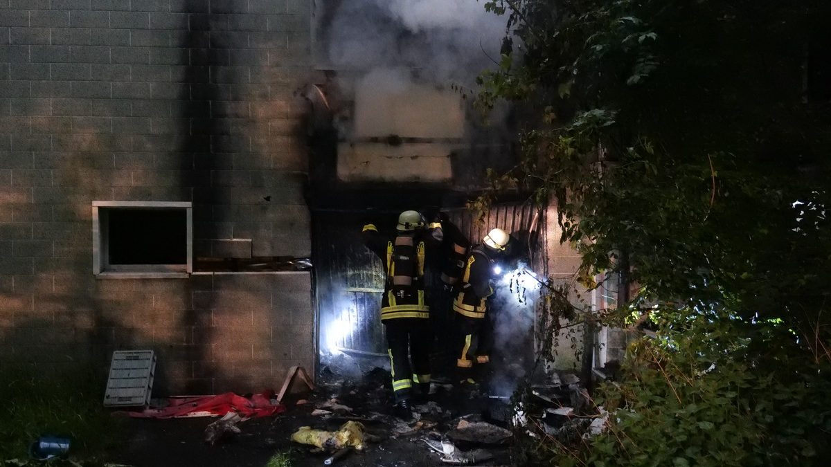 FW-DO: Feuerwehr Dortmund löscht Brand in einem leerstehenden Haus - Foto: presseportal.de
