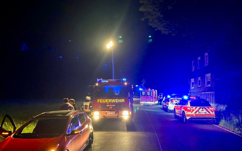 FW Drolshagen: Glücklicherweise keine schweren Verletzungen: Pkw überschlägt sich nahe Wenkhausen - Foto: presseportal.de