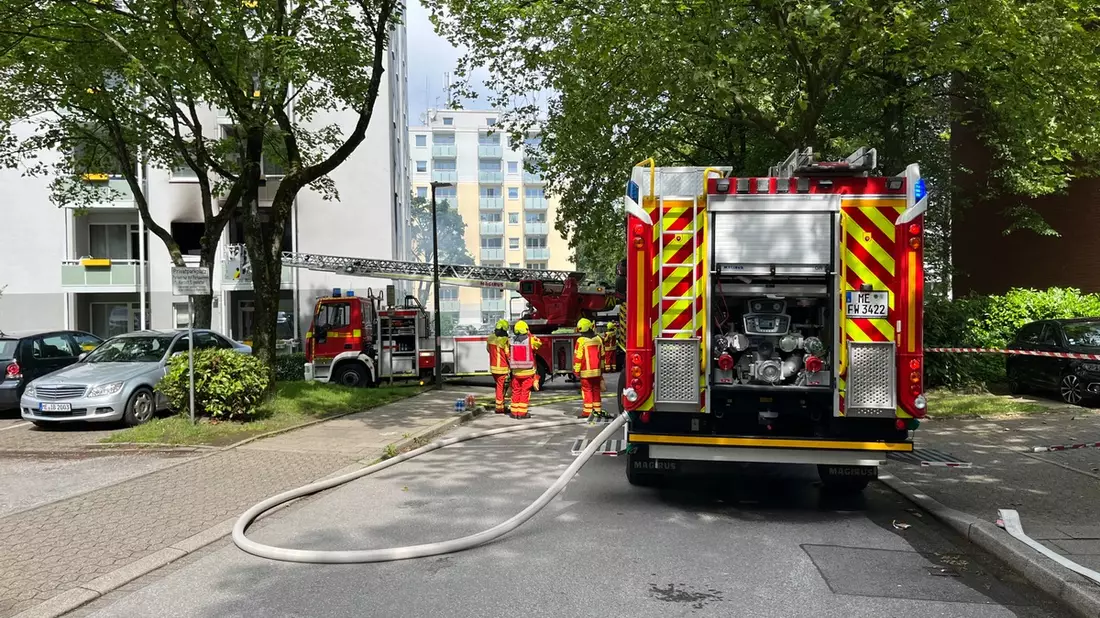 FW-Heiligenhaus: Feuer und Menschenrettung in Mehrfamilienhaus - Bild: presseportal.de