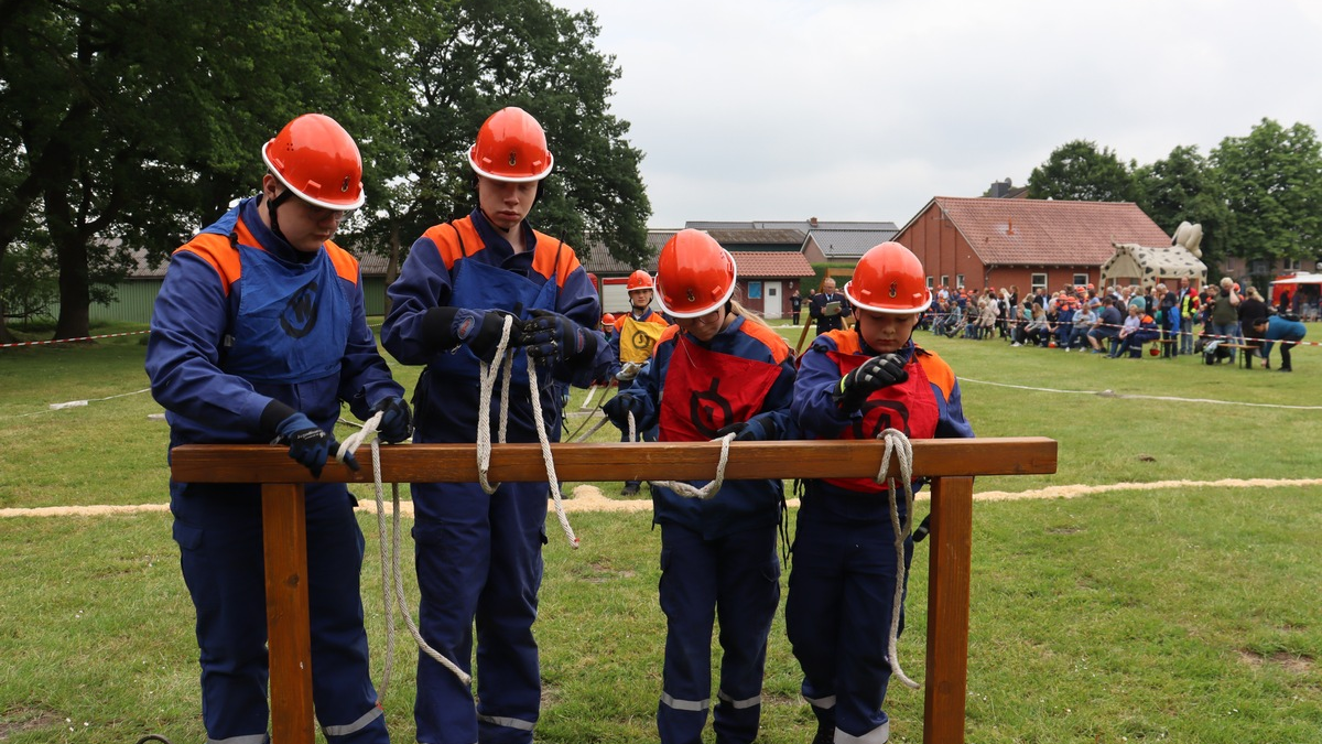 FFW Schiffdorf: Jugendfeuerwehren der Gemeinde im Leistungsvergleich beim Tag der Feuerwehr - Foto: presseportal.de