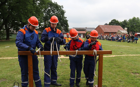 FFW Schiffdorf: Jugendfeuerwehren der Gemeinde im Leistungsvergleich beim Tag der Feuerwehr - Foto: presseportal.de
