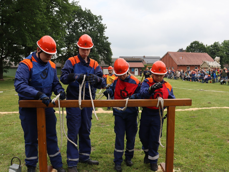 FFW Schiffdorf: Jugendfeuerwehren der Gemeinde im Leistungsvergleich beim Tag der Feuerwehr - Foto: presseportal.de