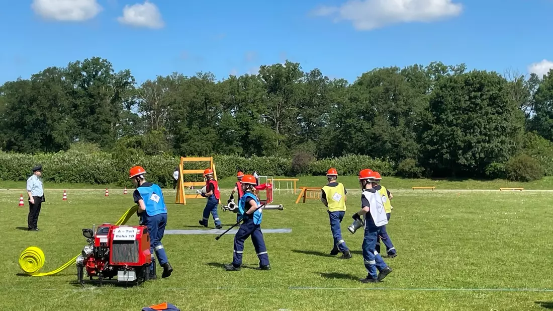 FW Lehrte: Regionswettbewerb der Jugendfeuerwehren - auch drei Mannschaften aus dem Stadtgebiet Lehrte dabei - Bild: presseportal.de