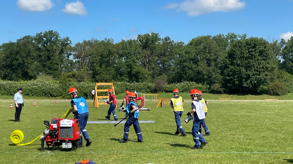 FW Lehrte: Regionswettbewerb der Jugendfeuerwehren - auch drei Mannschaften aus dem Stadtgebiet Lehrte dabei - Foto: presseportal.de