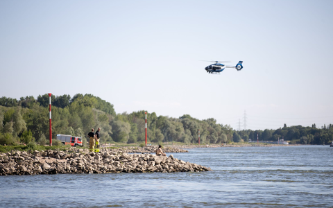 An sogenannten Kribben oder Buhnen - ins Wasser ragende Kiesflächen - bilden sich oft gefährliche Strudel und Strömungen. - Foto: Justin Brosch/Justin Brosch/dpa An sogenannten Kribben oder Buhnen - ins Wasser ragende Kiesflächen - bilden sich oft gefährliche Strudel und Strömungen. - Foto: Justin Brosch/Justin Brosch/dpa