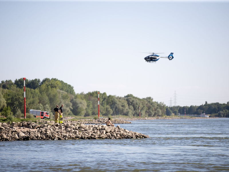 An sogenannten Kribben oder Buhnen - ins Wasser ragende Kiesflächen - bilden sich oft gefährliche Strudel und Strömungen. - Foto: Justin Brosch/Justin Brosch/dpa