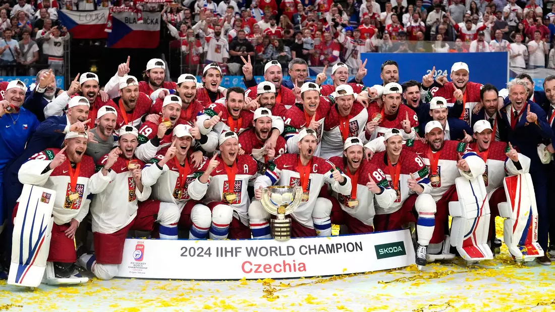 Der WM-Titel der Tschechen sorgte für eine späte Party in Prag. - Bild: Petr David Josek/AP/dpa