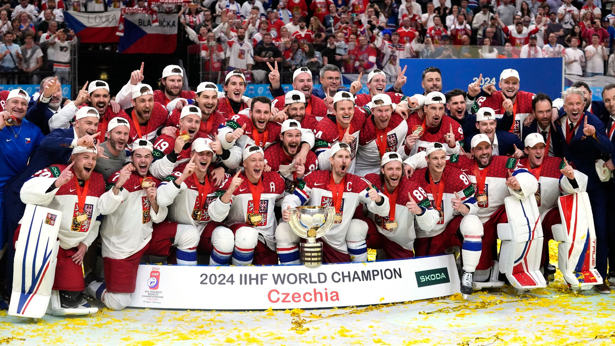 Der WM-Titel der Tschechen sorgte für eine späte Party in Prag. - Foto: Petr David Josek/AP/dpa