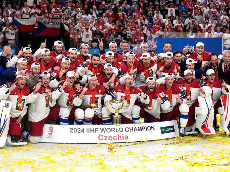 Der WM-Titel der Tschechen sorgte für eine späte Party in Prag. - Foto: Petr David Josek/AP/dpa