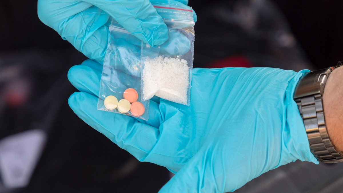 HZA-LA: Ausfuhrschmuggel im Postverkehr aufgedeckt Kontrolleinheiten des Hauptzollamts Landshut finden Drogen - Foto: presseportal.de