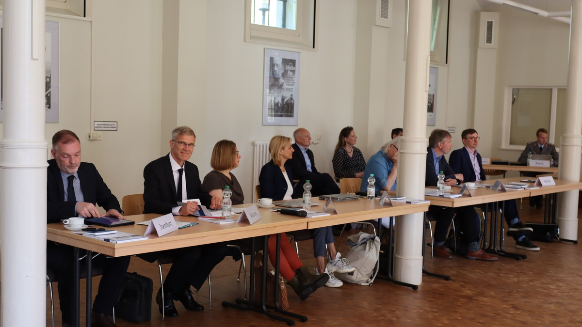 Neuer wissenschaftlicher Beirat des Zentrum für Militärgeschichte und Sozialwissenschaften der Bundeswehr (ZMSBw) berufen - Foto: presseportal.de