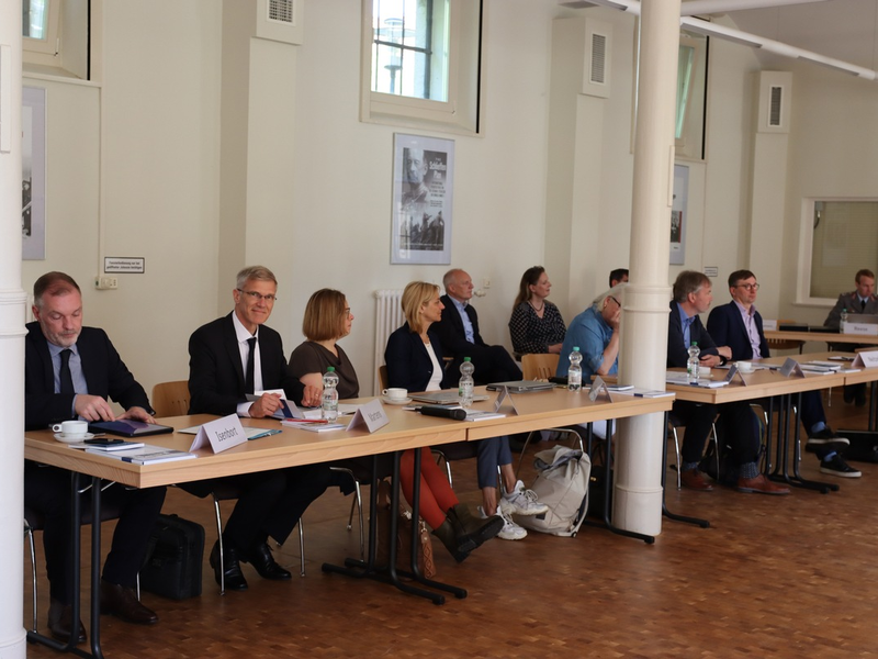 Neuer wissenschaftlicher Beirat des Zentrum für Militärgeschichte und Sozialwissenschaften der Bundeswehr (ZMSBw) berufen - Foto: presseportal.de