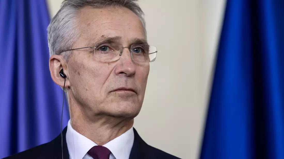 Nato-Generalsekretär Jens Stoltenberg hat sich dafür ausgesprochen, einige Einschränkungen für den Einsatz der bereitgestellten Waffen aufzuheben. - Bild: Hannes P Albert/dpa