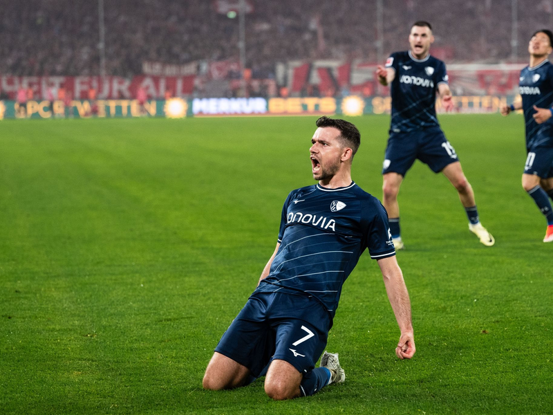 Bochums Torschütze Kevin Stöger jubelt nach seinem Treffer zum 0:3. - Foto: Marius Becker/dpa