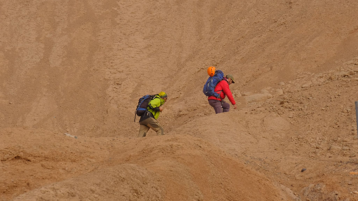Rettungskräfte suchen nach der 19-Jährigen, die von einer Wanderung auf den Berg Cerro de las Tres Marías nicht zurückgekehrt war. - Foto: ---/dpa