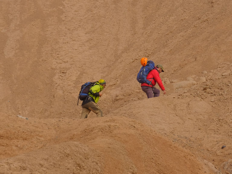 Rettungskräfte suchen nach der 19-Jährigen, die von einer Wanderung auf den Berg Cerro de las Tres Marías nicht zurückgekehrt war. - Foto: ---/dpa