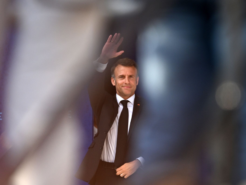 Macron betonte die Wichtigkeit der deutsch-französischen Beziehungen und trat dem Eindruck entgegen, dass diese in jüngster Zeit gelitten hätten. - Foto: Robert Michael/dpa