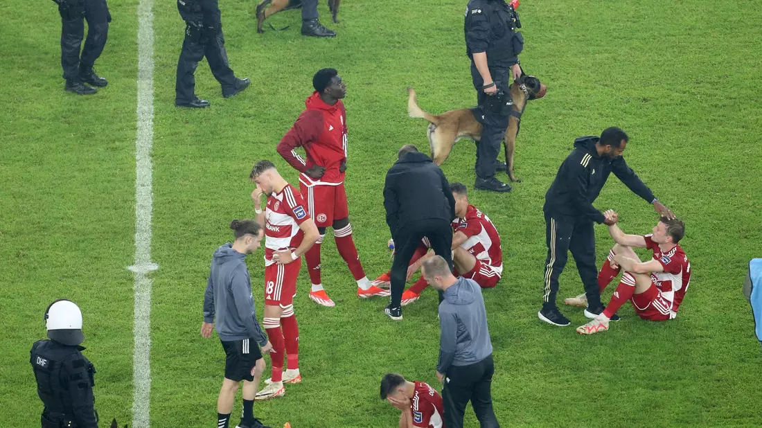 Fortunas große Aufstiegsparty, die nach dem deutlichen 3:0-Hinspielerfolg schon geplant war, fällt aus. - Bild: Roland Weihrauch/dpa
