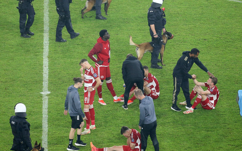 Fortunas große Aufstiegsparty, die nach dem deutlichen 3:0-Hinspielerfolg schon geplant war, fällt aus. - Foto: Roland Weihrauch/dpa