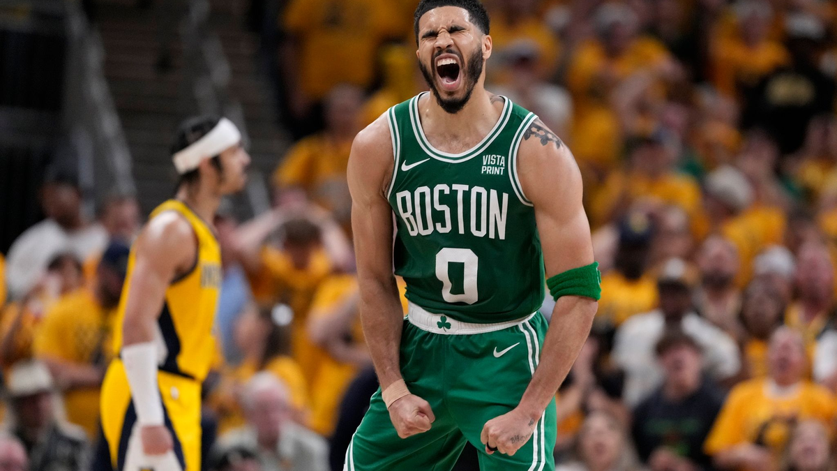 Kam gegen die Indiana Pacers auf 26 Punkte, 13 Rebounds und acht Assists: Bostons Jayson Tatum. - Foto: Michael Conroy/AP