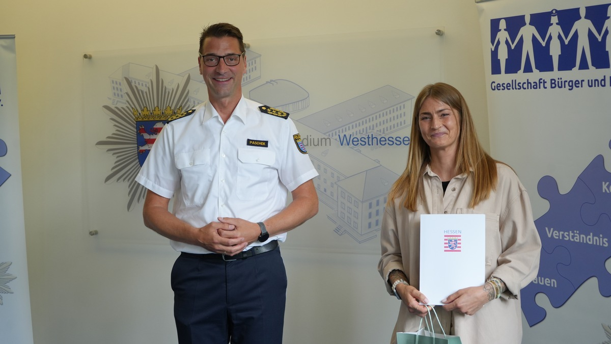 POL-WI: Gesellschaft Bürger und Polizei e.V. belobigt Bürgerinnen und Bürger für Zivilcourage - Foto: presseportal.de