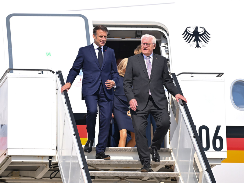 NRW-Ministerpräsident Hendrik Wüst (l) empfängt den französischen Präsidenten Emmanuel Macron. - Foto: David Inderlied/dpa