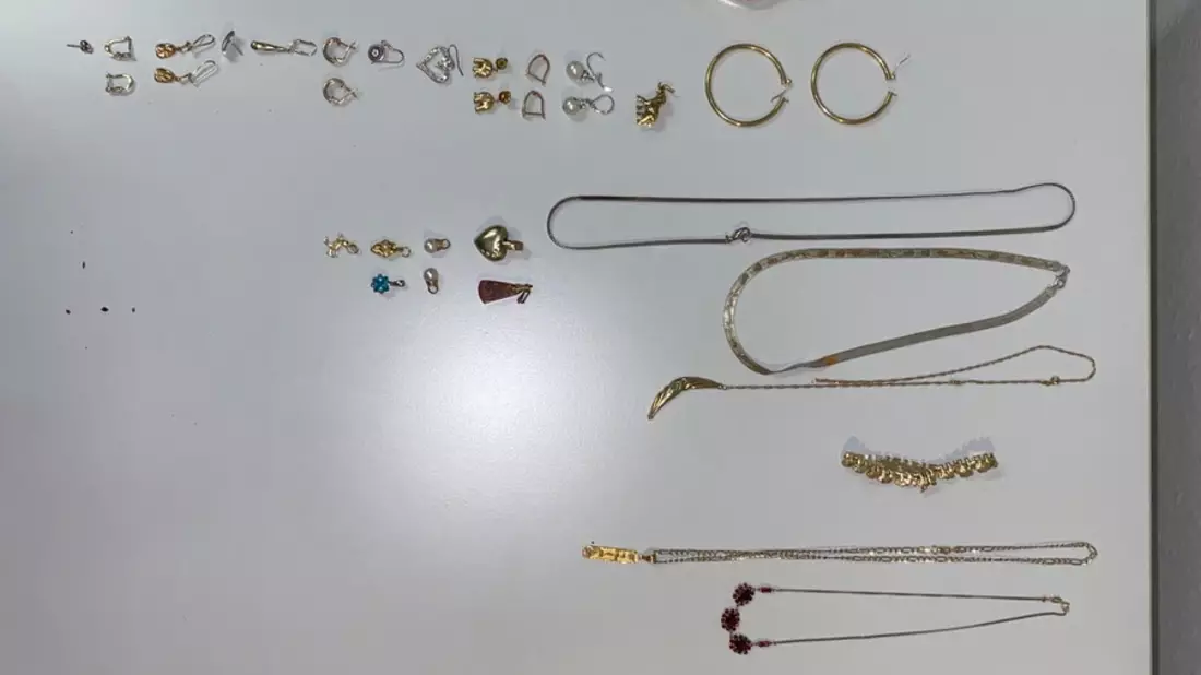 POL-MA: Edingen-Neckarhausen: Tüte mit Schmuck im Feldgebiet gefunden - Eigentümer gesucht! - Bild: presseportal.de