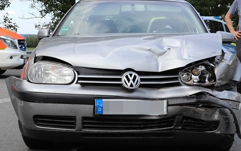 POL-HX: Zweiter Unfall innerhalb von 14 Tagen an der gleichen Stelle - Zwei Verletzte - Foto: presseportal.de