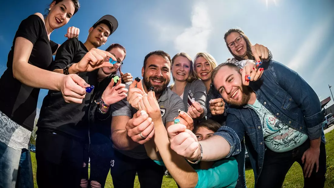 Zur Fußball-EM mit Gehörschutz für Groß und Klein: Damit aus lautstarkem Fan-Support kein ohrenbetäubender Lärm wird - Bild: presseportal.de
