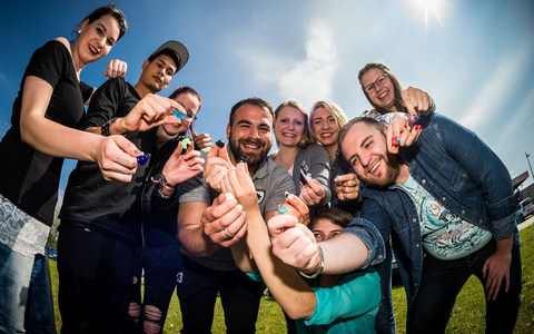Zur Fußball-EM mit Gehörschutz für Groß und Klein: Damit aus lautstarkem Fan-Support kein ohrenbetäubender Lärm wird - Foto: presseportal.de