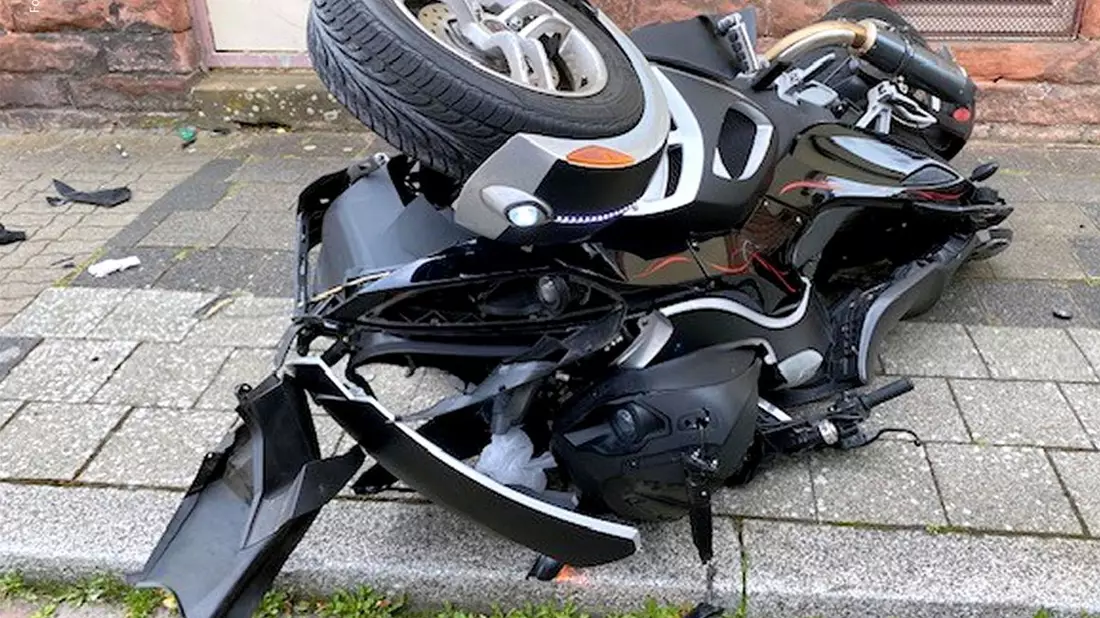 POL-PPWP: Kettenreaktion bei Unfall - zwei Schwerverletzte - Bild: presseportal.de