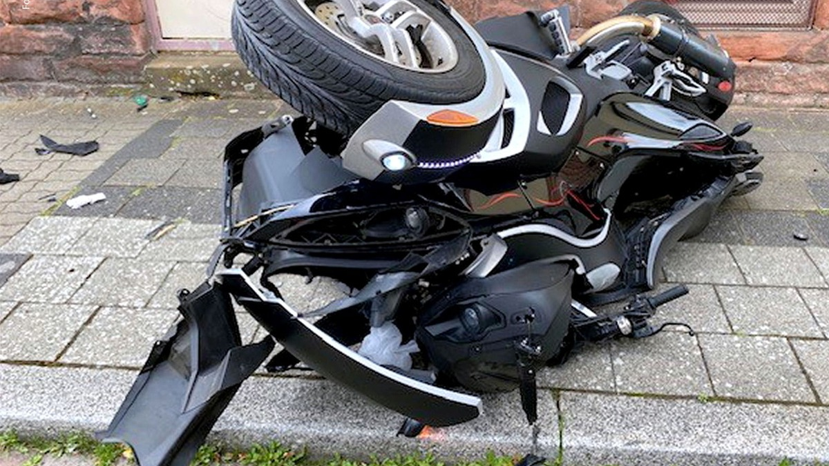 POL-PPWP: Kettenreaktion bei Unfall - zwei Schwerverletzte - Foto: presseportal.de