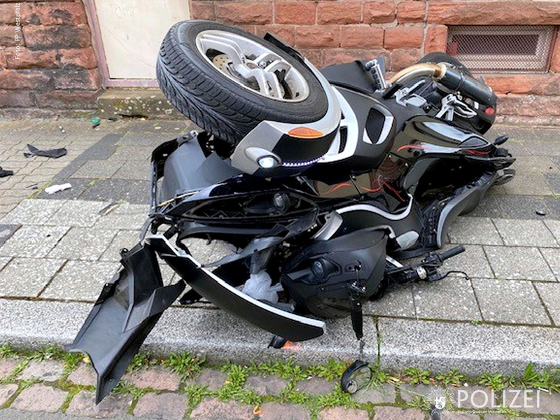 POL-PPWP: Kettenreaktion bei Unfall - zwei Schwerverletzte - Foto: presseportal.de