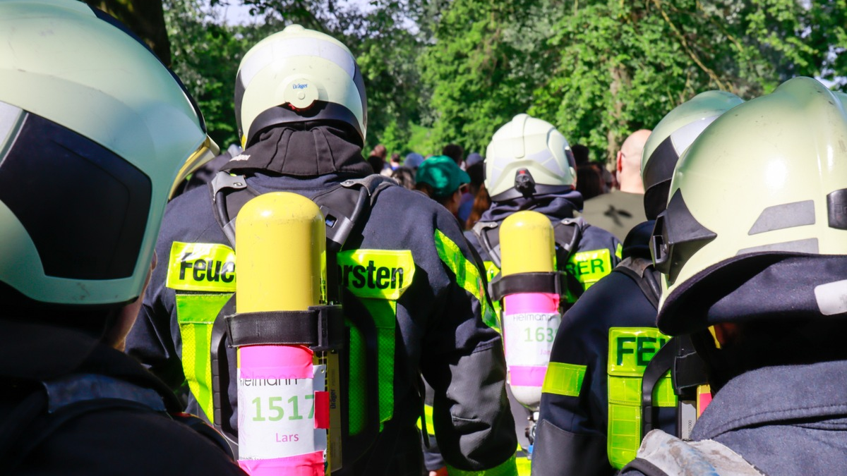 FW-Dorsten: Feuerwehr Dorsten unterstützt 2. Dorstener Brustkrebshilfe Sponsorenlauf - Foto: presseportal.de