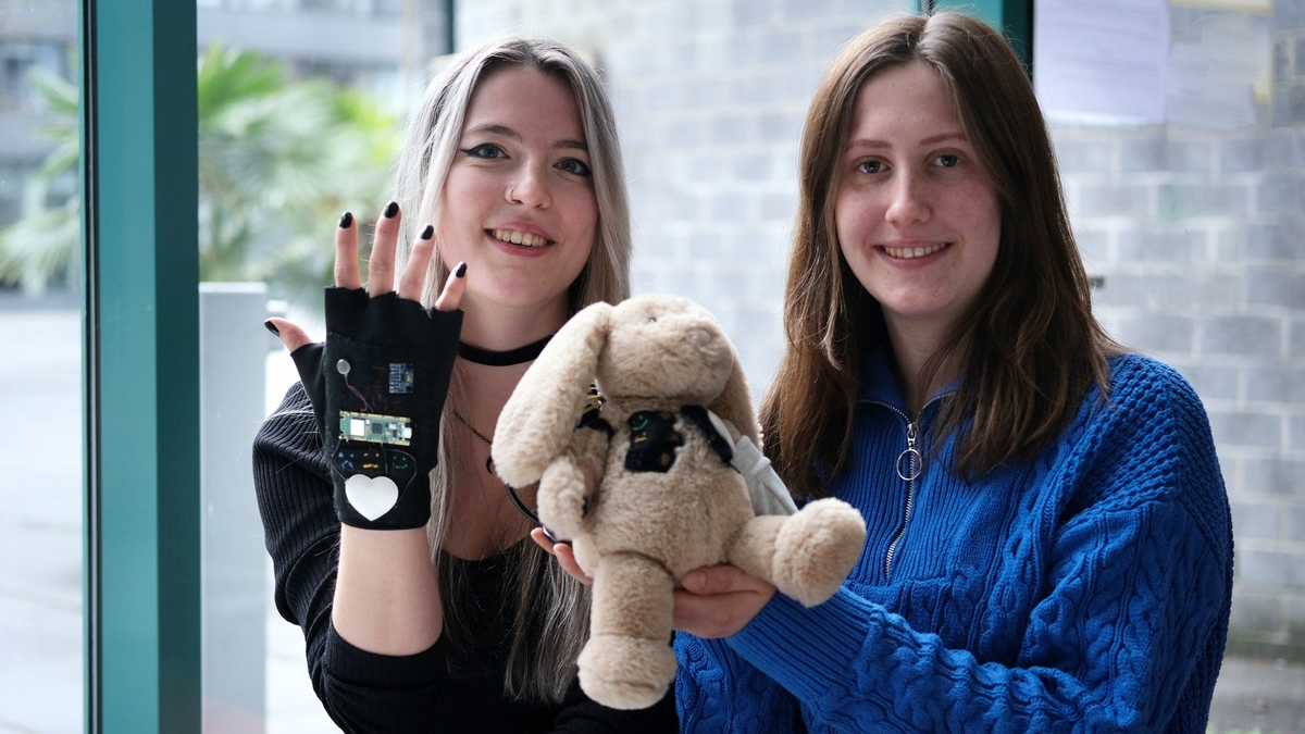 Kranken Kindern virtuell Händchen halten - Foto: presseportal.de