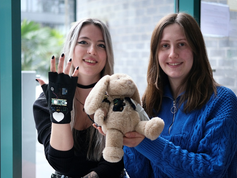 Kranken Kindern virtuell Händchen halten - Foto: presseportal.de
