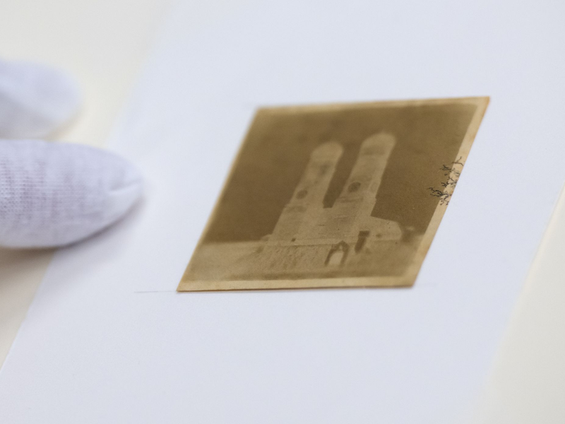 Das Deutsche Museum beherbergt eine Ausstellung zur Fotografie - und das wohl älteste Foto Deutschlands. Das Foto vom März 1837 zeigt die Frauenkirche. (Archivbild) - Foto: Sven Hoppe/dpa