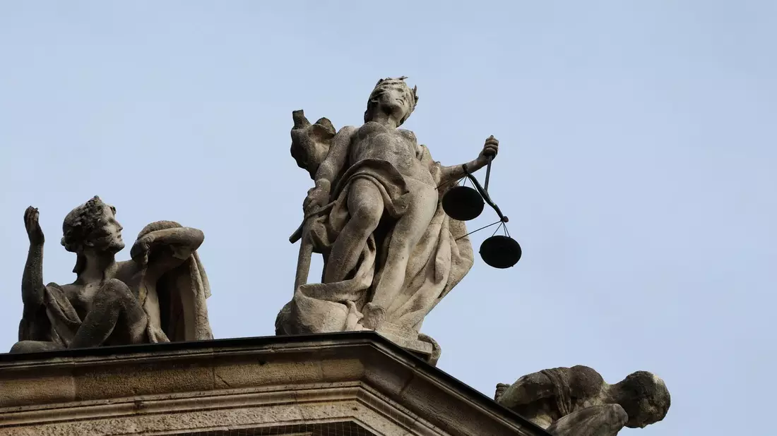 Ein Gericht in München musste über die  Gefährlichkeit von Preisschildern urteilen. - Bild: Karl-Josef Hildenbrand/dpa