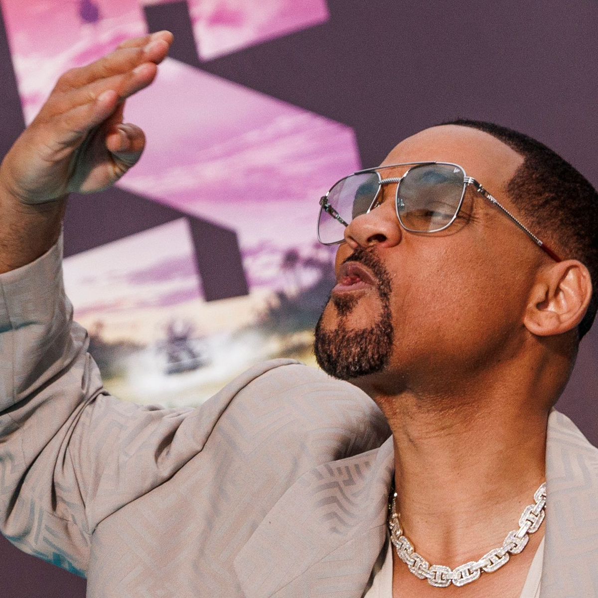 In Berlin gab sich Will Smith betont locker. - Foto: Carsten Koall/dpa