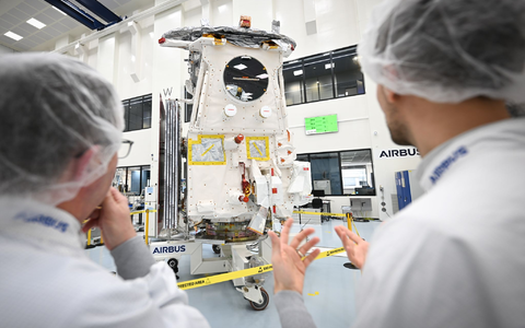 Nach Angaben der Europäischen Weltraumorganisation ist «Earthcare» ihre größte und komplexeste aller bahnbrechenden Erdforschungsmissionen. - Foto: Felix Kästle/dpa Nach Angaben der Europäischen Weltraumorganisation ist «Earthcare» ihre größte und komplexeste aller bahnbrechenden Erdforschungsmissionen. - Foto: Felix Kästle/dpa