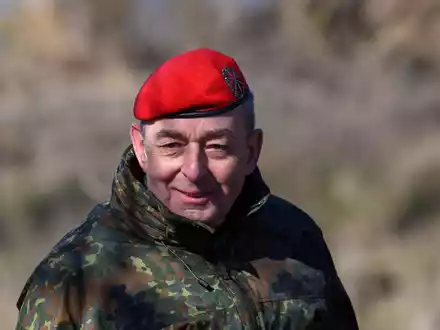 Das Bundeswehr-Manöver Quadriga sende auch ein Signal an die Deutschen, so Generalinspekteur Carsten Breuer: «Auf uns ist Verlass.» - Foto: Klaus-Dietmar Gabbert/dpa