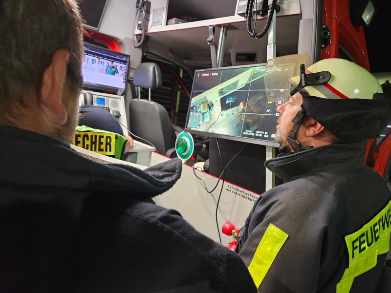 FW Datteln: Chemieeinsatz nach Brand auf Betriebsgelände - Foto: presseportal.de