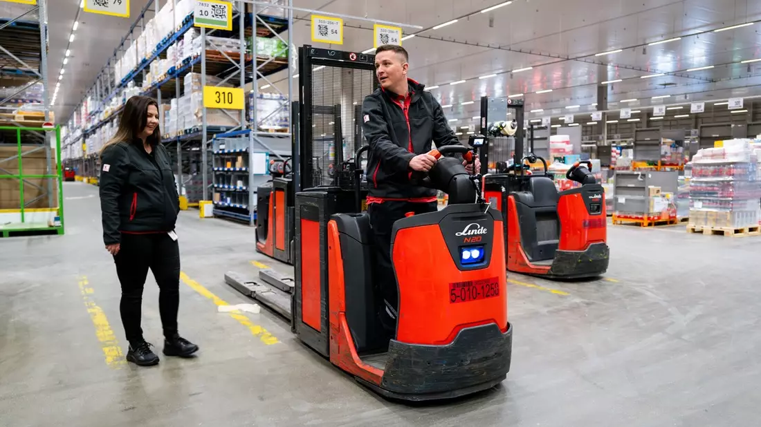 Influencer Hey Aaron!!! tritt zum Praktikum bei Kaufland in der Logistik an - Bild: presseportal.de