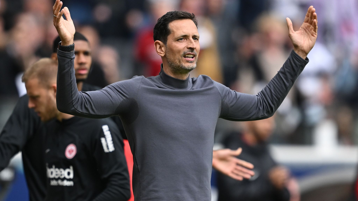 Dino Toppmöller bleibt der Trainer der Frankfurter Eintracht. - Foto: Arne Dedert/dpa