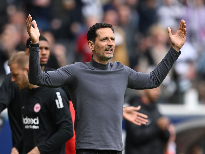 Dino Toppmöller bleibt der Trainer der Frankfurter Eintracht. - Foto: Arne Dedert/dpa