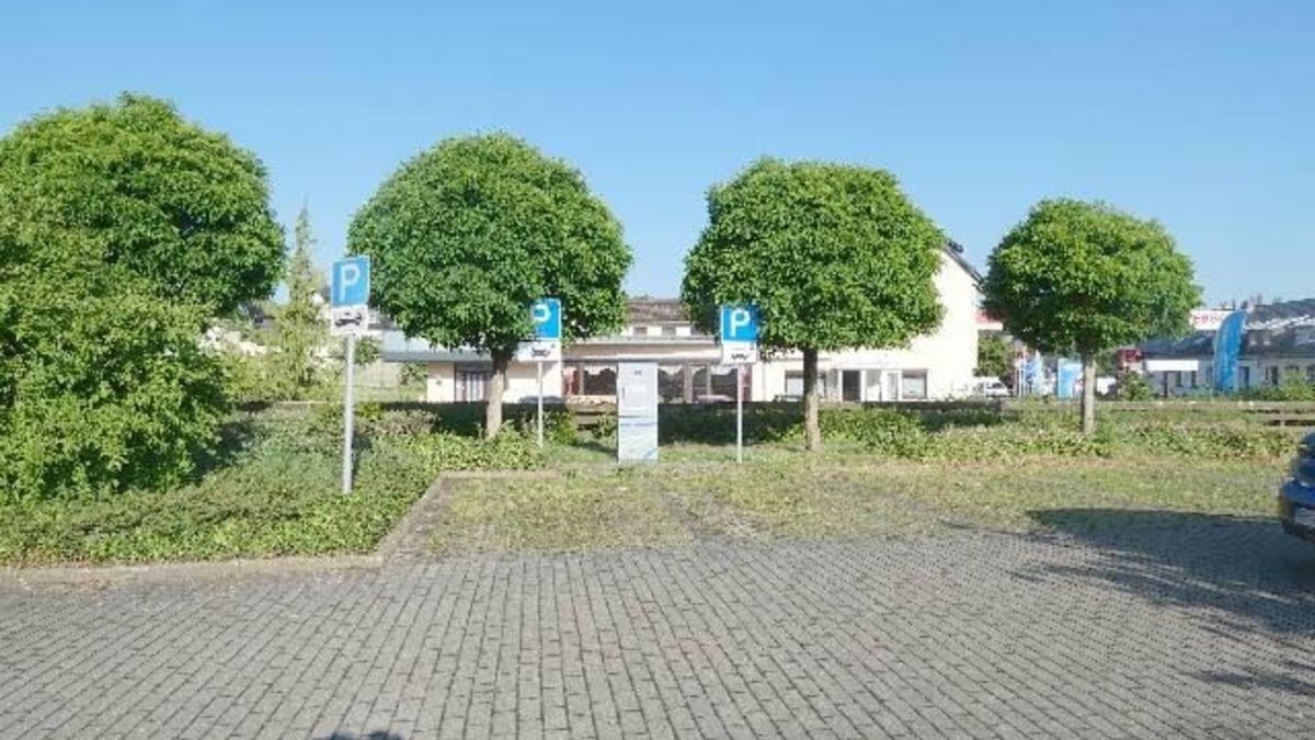 POL-HM: Zeugen nach Unfallflucht gesucht - E-Fahrzeug beschädigt - Foto: presseportal.de