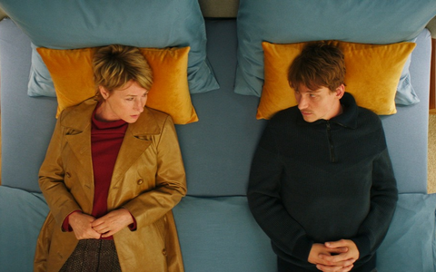 Alles in bester Ordnung- sechster ARD Debüt-Film 2024 mit Corinna Harfouch und Daniel Sträßer / Ab Sonntag, 2. Juni in der ARD Mediathek und um 23:35 Uhr im Ersten - Foto: presseportal.de